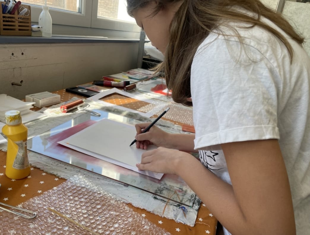 Malen und Zeichnen im Atelier